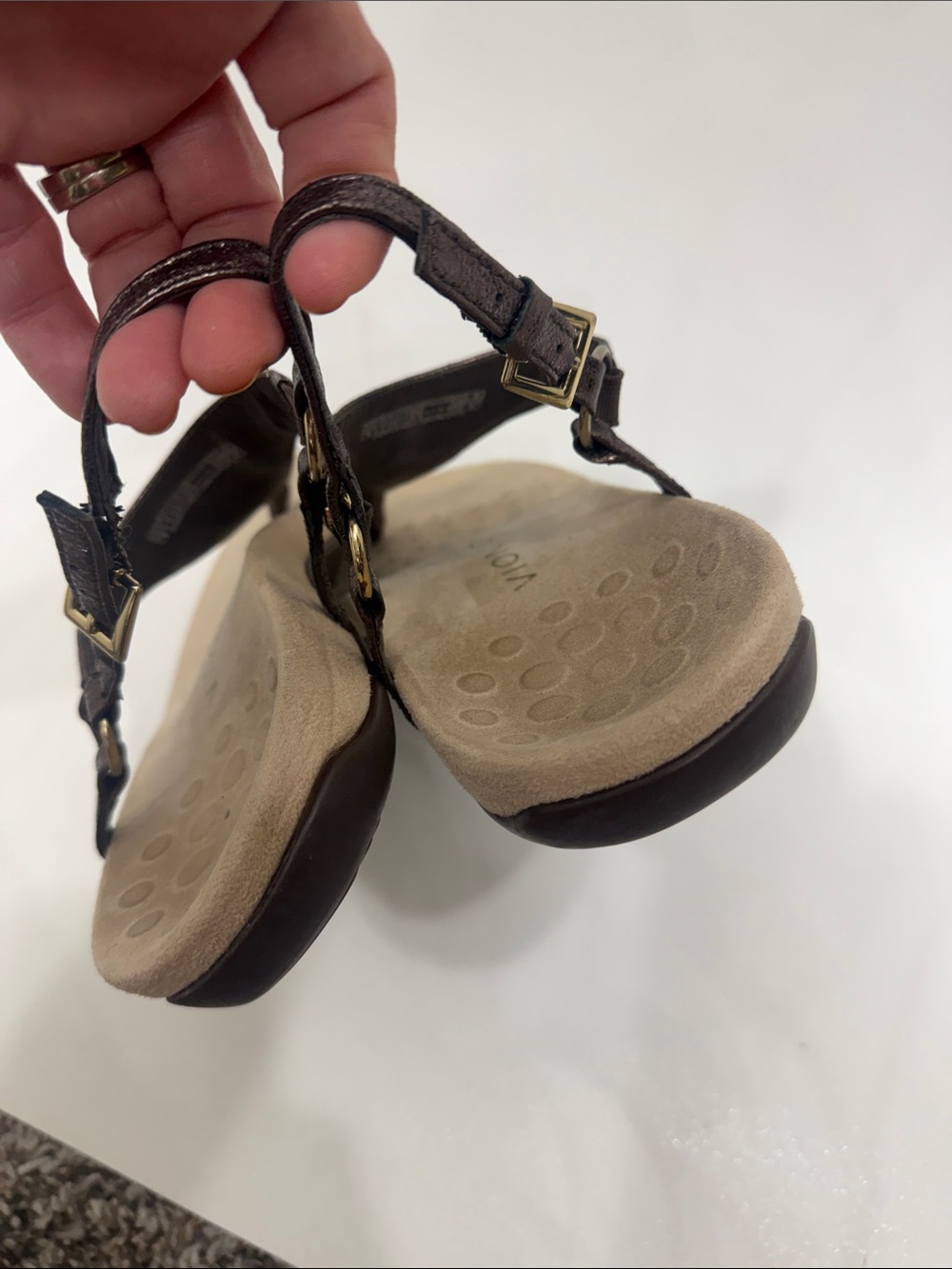 Vionic Kirra Metalic bronze leather thong sandals size 9 - Picture 3 of 10